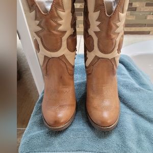 Womens western boots.